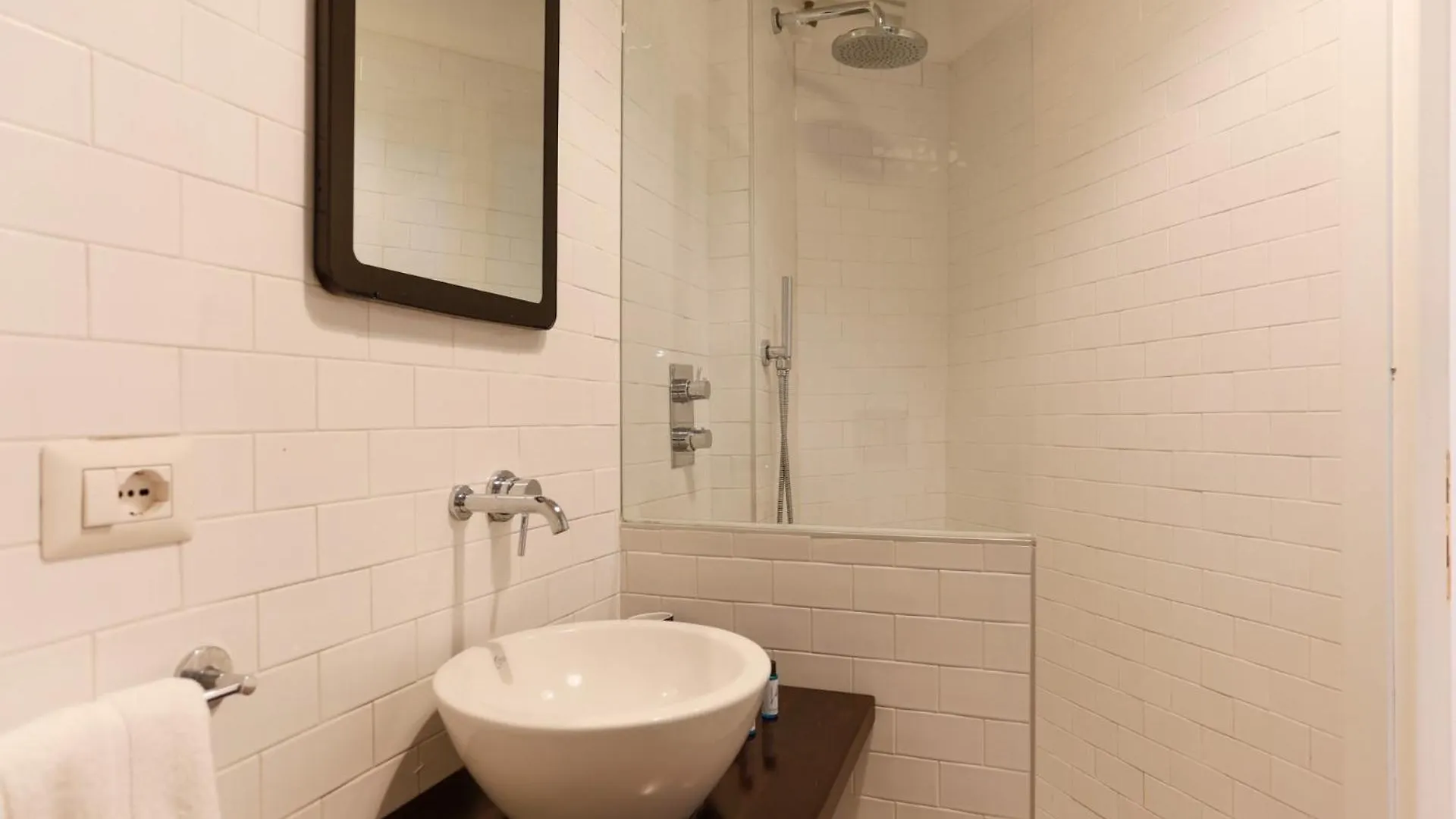The Best Rent - Modern Two-Bedroom Apartment In Porta Romana Mailand